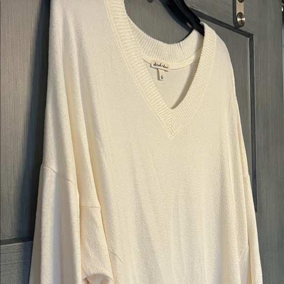 Derek Heart Cream Knit V-Neck Top - Picture 4 of 6
